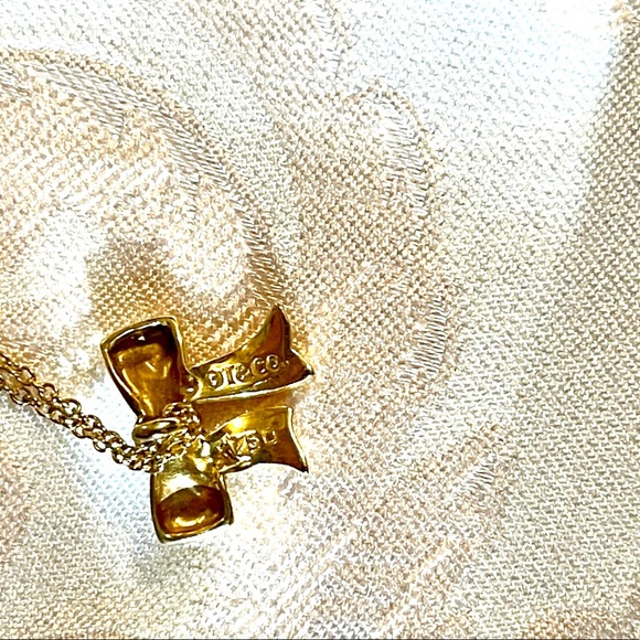 Retired Tiffany and Co. 18K Bow & Tiffany Diamond! - Picture 5 of 6